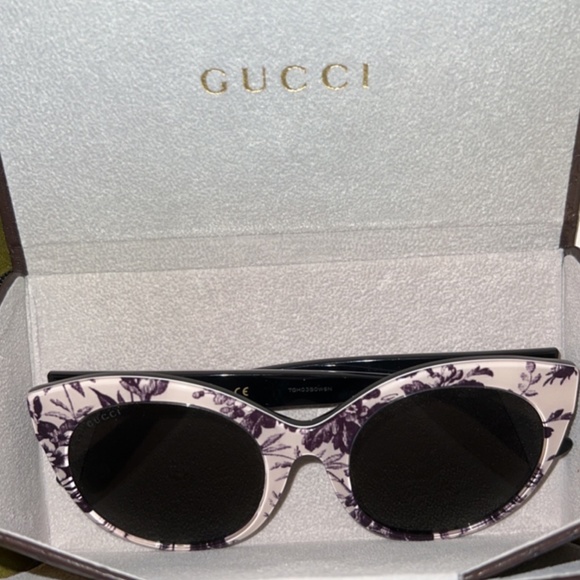Acetate Floral Gucci Sunglasses - NWOT - Picture 10 of 10
